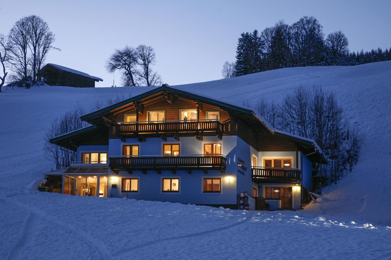 Saalbach Apartments Landhaus Bernkogel - Ski In Ski Out Exterior photo